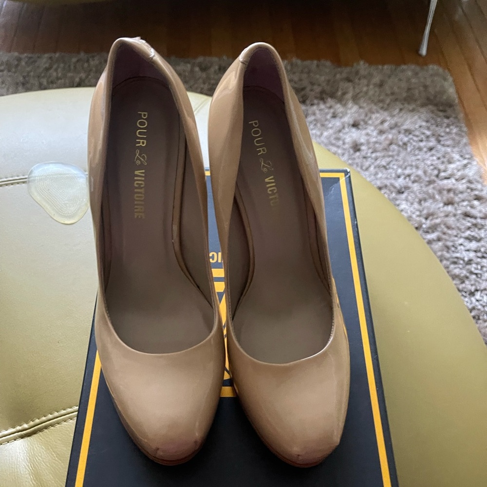 Pour La Victoire Nude Stiletto Pump
